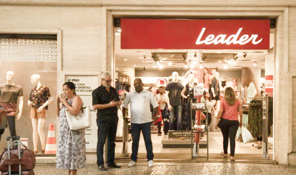 You are currently viewing Lojas Leader Implementa Sistema de Contagem de Pessoas